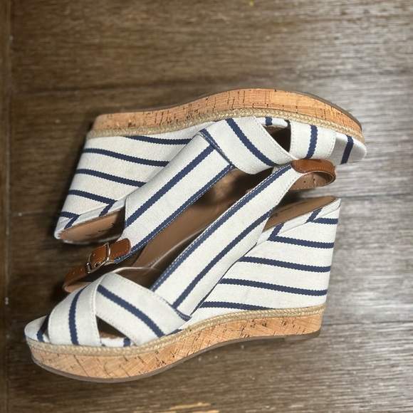 Coach and Four Canvas Wedges size 9 - Picture 6 of 10